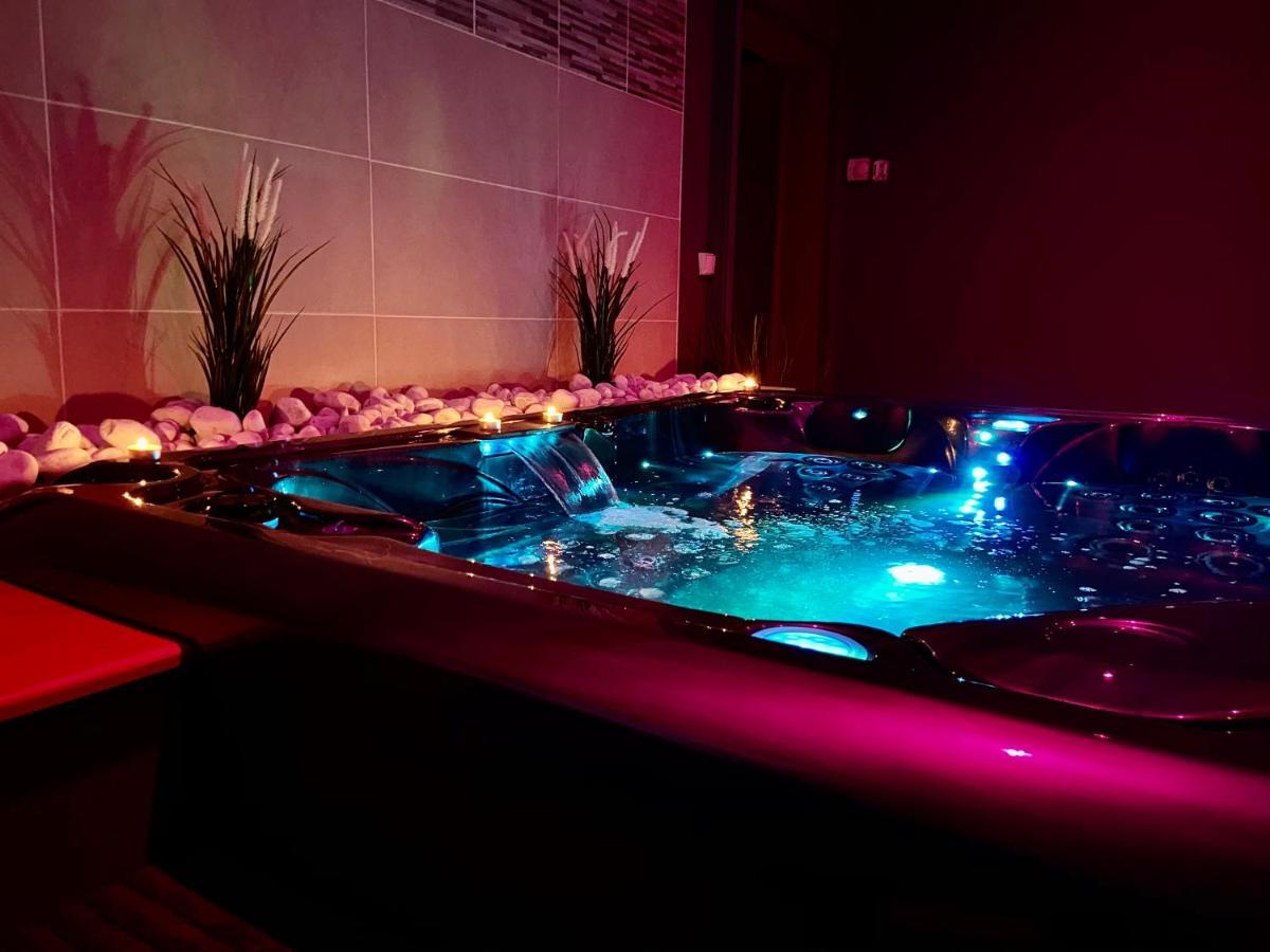 Suite Avec Jacuzzi Et Sauna Privee 에브뢰 외부 사진