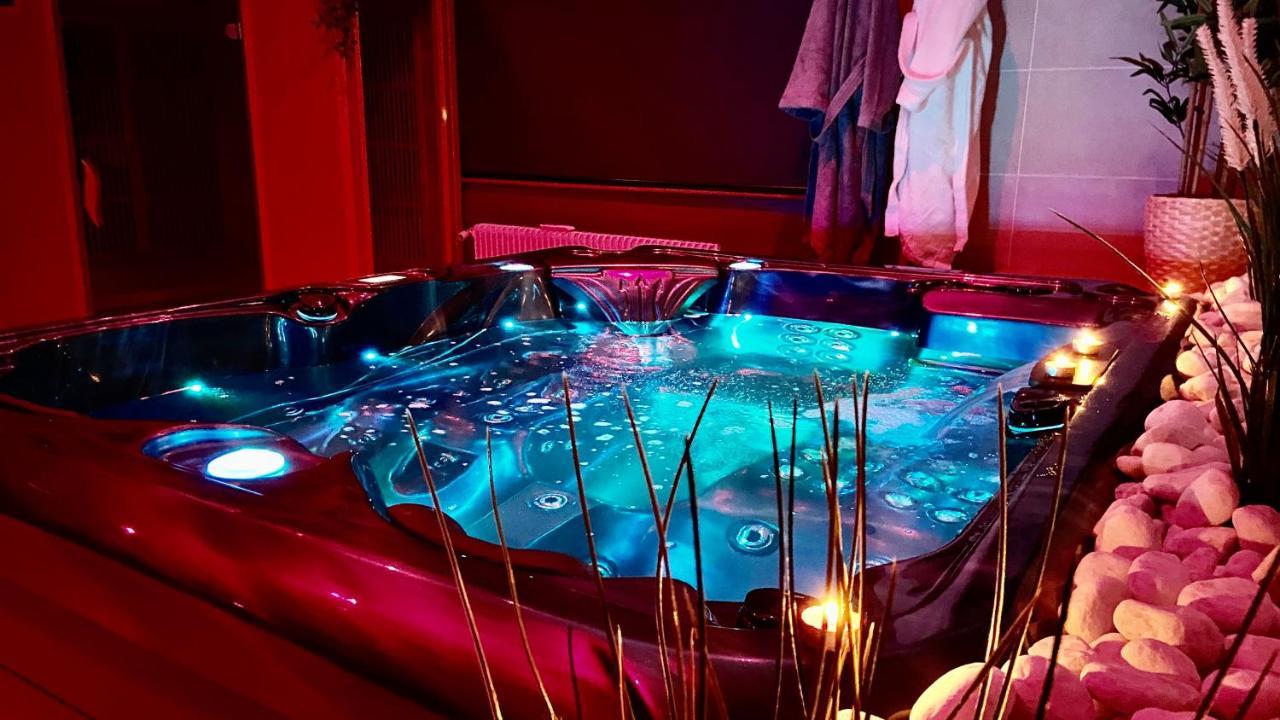 Suite Avec Jacuzzi Et Sauna Privee 에브뢰 외부 사진